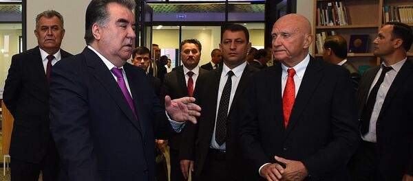 Эмомалӣ Раҳмон зимни ифтитоҳи Донишгоҳи Осиёи Марказӣ дар Хоруғ - Sputnik Тоҷикистон