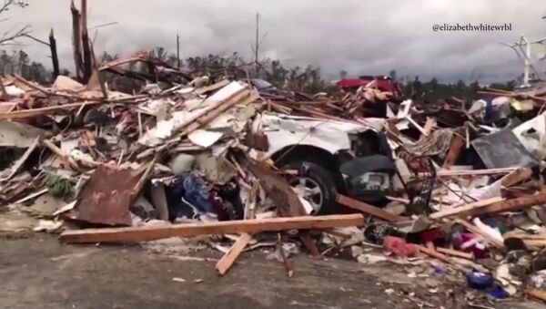 Опубликовано видео разрушительных последствий торнадо в Алабаме - Sputnik Таджикистан
