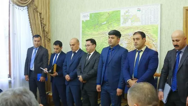 Мулоқоти Рустами Эмомалӣ, раиси Душанбе бо роҳбарони ширкатҳои букмекерӣ ва масъулини пойтахт - Sputnik Тоҷикистон