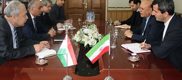 Министр культуры Шамсуддин Орумбекзода и посол Ирана в РТ Худжатуллох Фагони - Sputnik Тоҷикистон