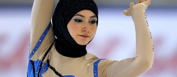 Спортсменка из ОАЭ Захра Лари на Кубке Европы по фигурному катанию в Канацеи - Sputnik Таджикистан
