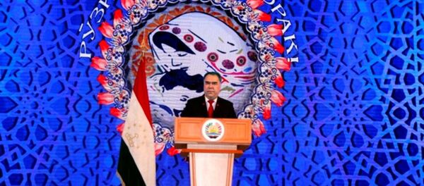 Суханронии Раҷаббой Аҳмадзода бахшида ба Рӯзи Модар - Sputnik Тоҷикистон