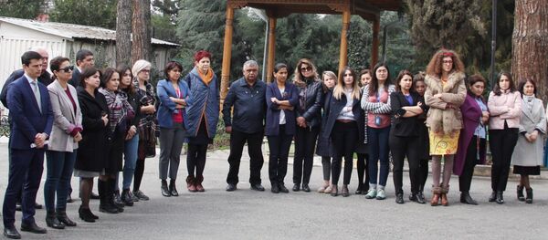 В офисе ООН в Душанбе приспущен флаг в знак скорби по погибшим в результате крушения самолёта в Эфиопии - Sputnik Тоҷикистон