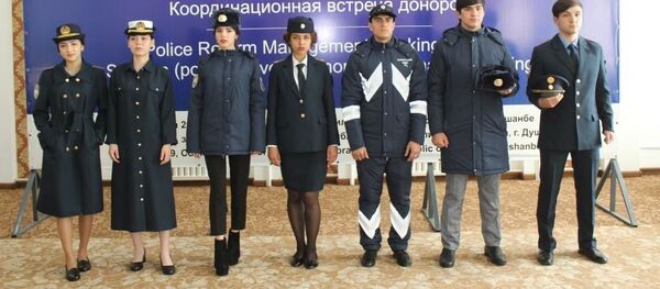 МВД Таджикистана презентовало новые образцы формы таджикской милиции - Sputnik Тоҷикистон