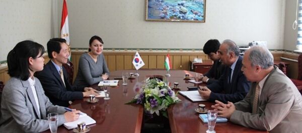 Шамсиддин Орумбекзода министр культуры Таджикистана провел встречу с послом Кореи в Таджикистане  - Sputnik Тоҷикистон