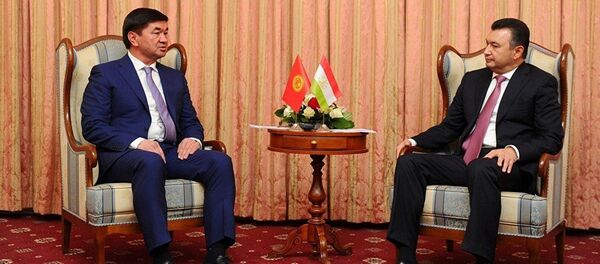 Премьер-министр Мухаммедкалый Абылгазиев и глава правительства Таджикистана Кохир Расулзода. Архивное фото - Sputnik Тоҷикистон