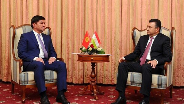 Премьер-министр Мухаммедкалый Абылгазиев и глава правительства Таджикистана Кохир Расулзода. Архивное фото - Sputnik Таджикистан