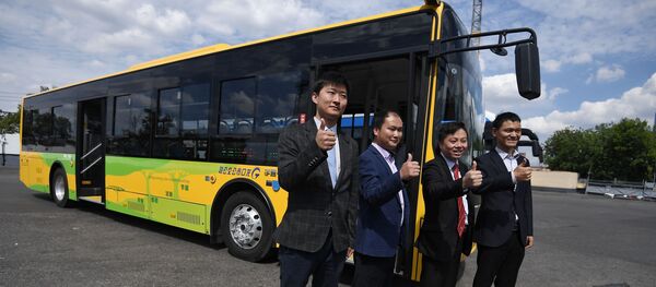 Презентация китайского электробуса в Москве - Sputnik Тоҷикистон