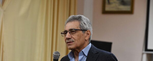 Валерий Ахадов, таджикский, российский режиссер на творческом вечере в Душанбе - Sputnik Таджикистан