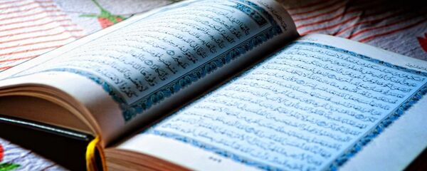 Открытая книга Коран - Sputnik Таджикистан