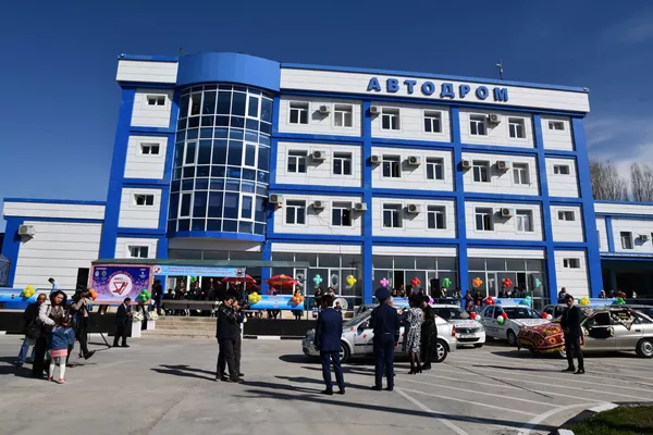 Автодроми Душанбе Автодроми Душанбе - Sputnik Тоҷикистон