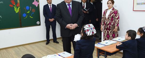 Эмомали Рахмон с Рустамом Эмомали открыли школу №99 в Душанбе - Sputnik Тоҷикистон