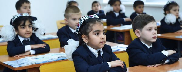 Школьники, архивное фото - Sputnik Тоҷикистон