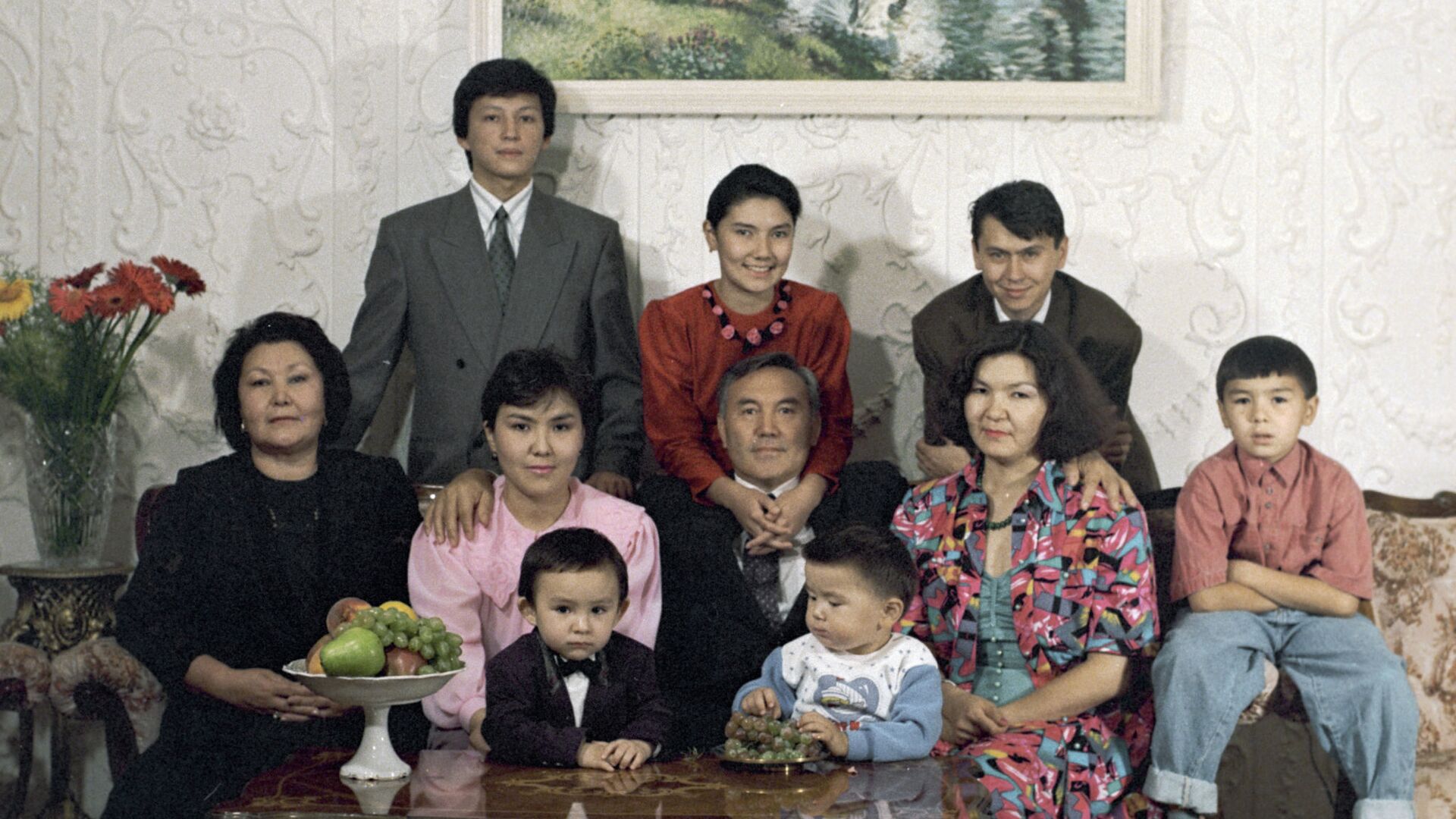 Президент Казахстана Нурсултан Назарбаев с семьей - Sputnik Таджикистан, 1920, 20.02.2022