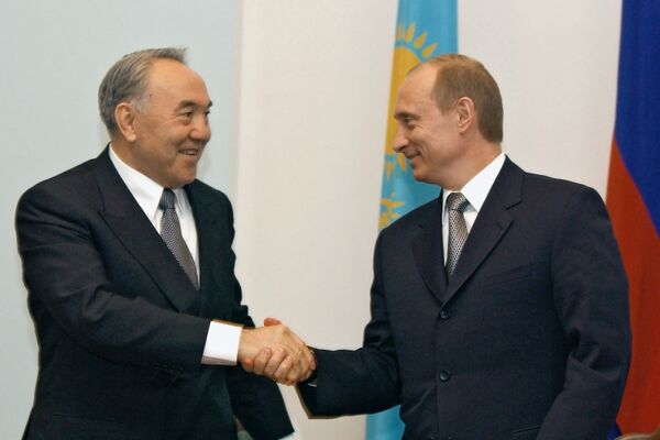 Президент России Владимир Путин и президент Казахстана Нурсултан Назарбаев - Sputnik Таджикистан