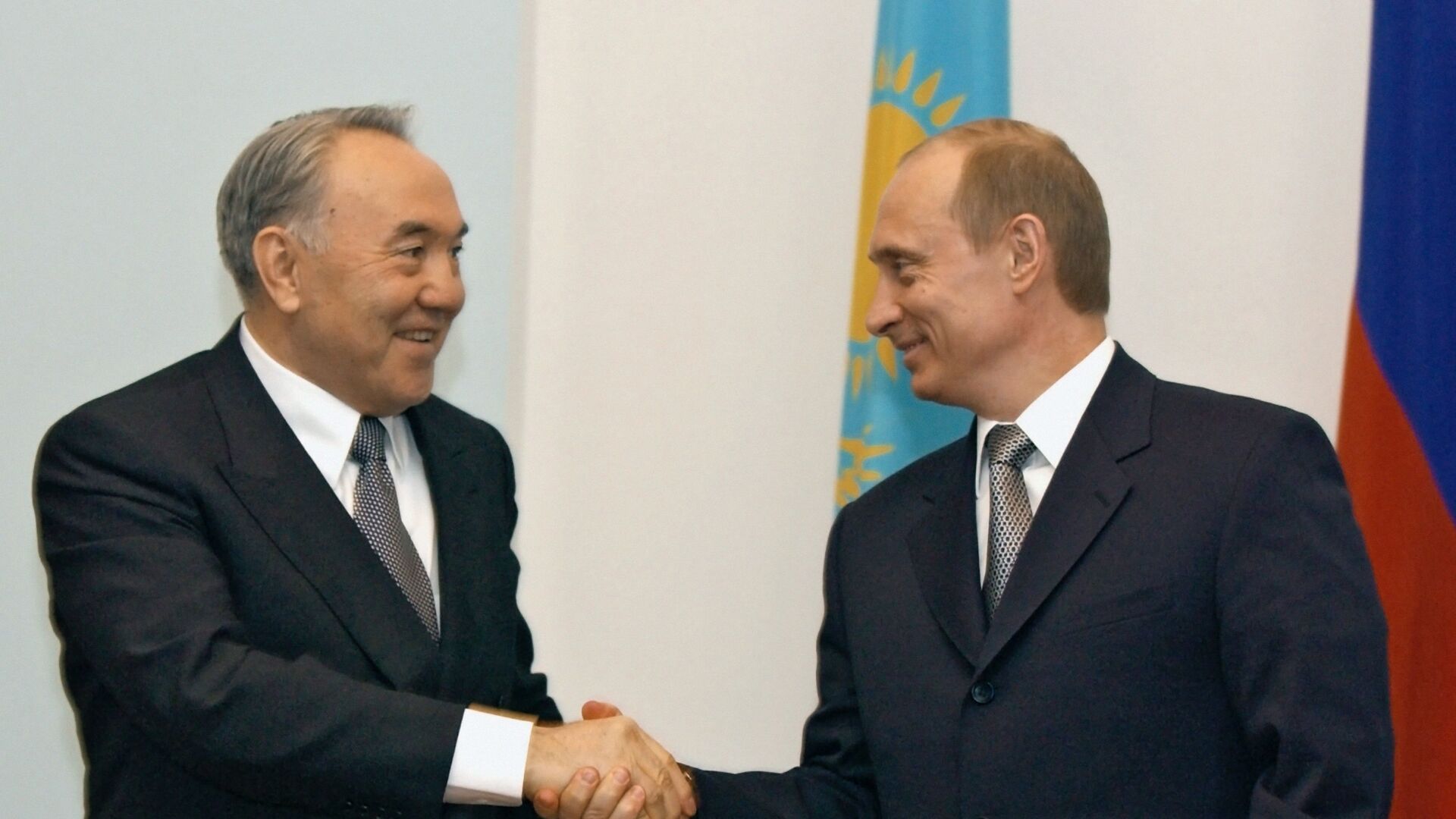 Президент России Владимир Путин и президент Казахстана Нурсултан Назарбаев - Sputnik Таджикистан, 1920, 29.06.2021