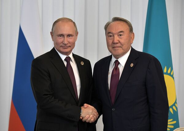 Президент РФ Владимир Путин и президент Казахстана Нурсултан Назарбаев - Sputnik Таджикистан