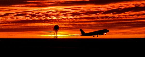 Взлет самолета, архивное фото - Sputnik Тоҷикистон