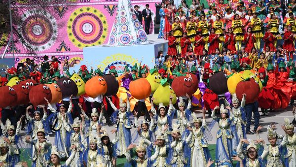 Наврузовский карнавал в Нуреке - Sputnik Таджикистан