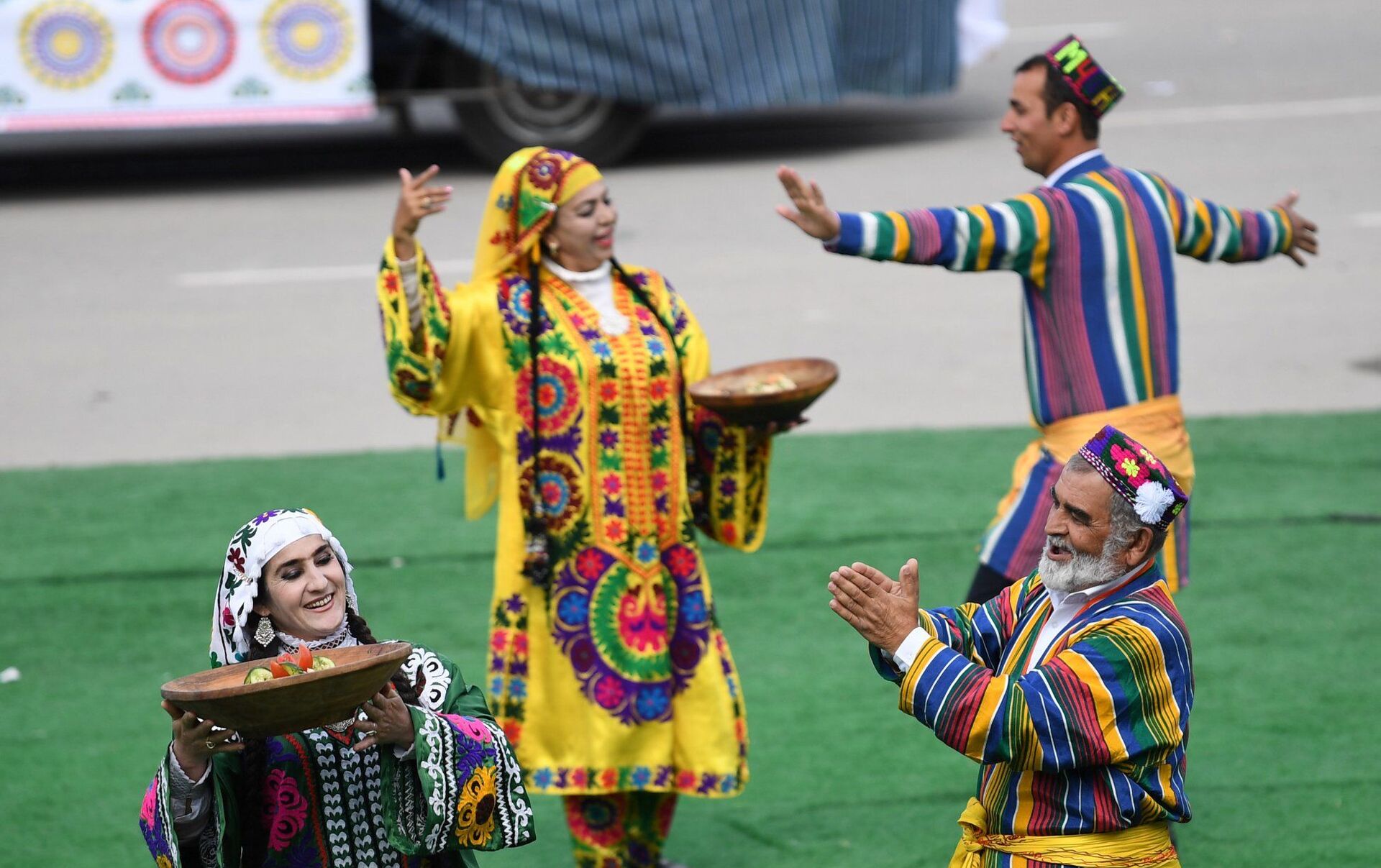 Национальный праздник Навруз в Таджикистане. Чакан Навруз Таджикистан. Праздник Навруз в Узбекистане. Навруз 2023 в Таджикистане. Танцующий таджик