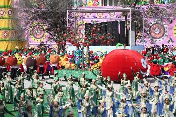 Наврузовский карнавал в Нуреке - Sputnik Таджикистан