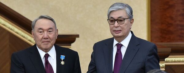 Председатель сената парламента Казахстана Касым-Жомарт Токаев (справа) и экс-президент Казахстана Нурсултан Назарбаев Председатель сената парламента Казахстана Касым-Жомарт Токаев (справа) и экс-президент Казахстана Нурсултан Назарбаев - Sputnik Таджикистан