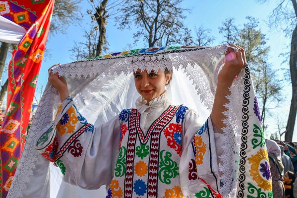 Празднование Навруза в ЖД парке города Душанбе - Sputnik Таджикистан