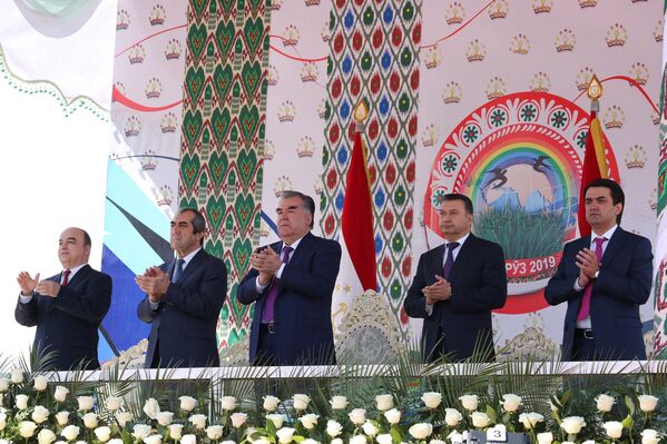 Выступление Эмомали Рахмона на главной площади в Душанбе по случаю празднования Навруза - Sputnik Таджикистан