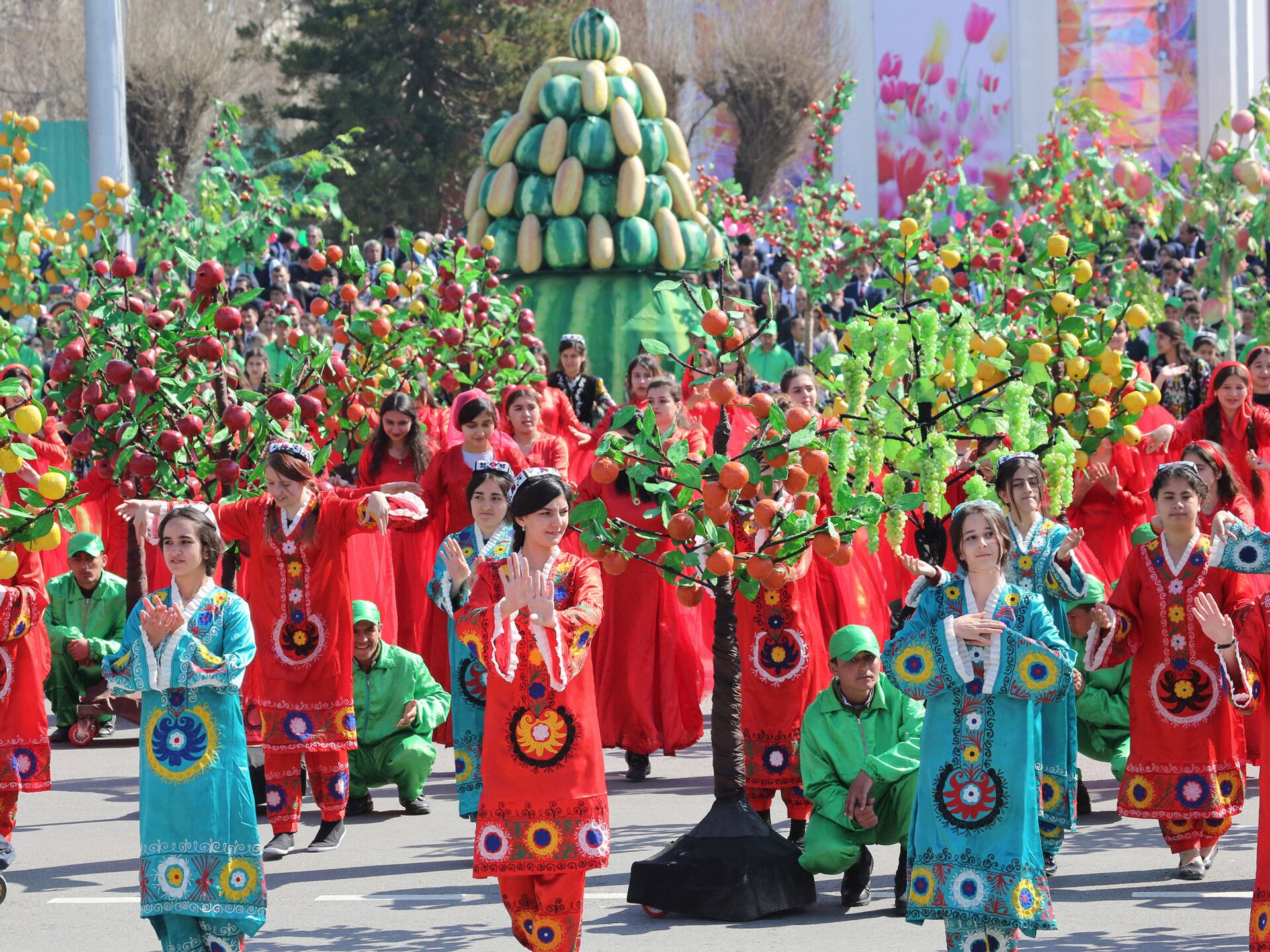 Душанбе праздник. Навруз 2022 Таджикистан. Национальный праздник Навруз в Таджикистане. Празднование Навруза в Таджикистане. Навруз 2023 в Таджикистане.
