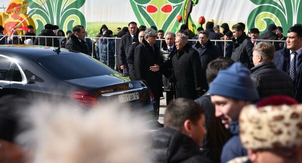 Авто барои раисҷумҳур: Назарбоев ва Тоқаев савори кадом мошинанд? - Sputnik Тоҷикистон