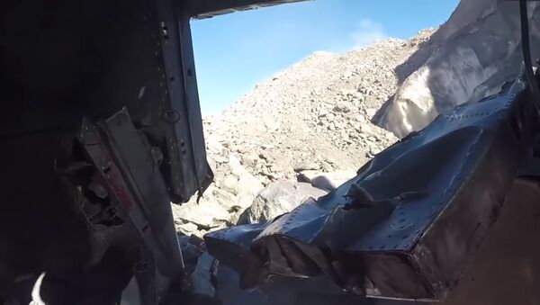 Турист снял изнутри крушение вертолета в горах Кыргызстана — видео - Sputnik Таджикистан