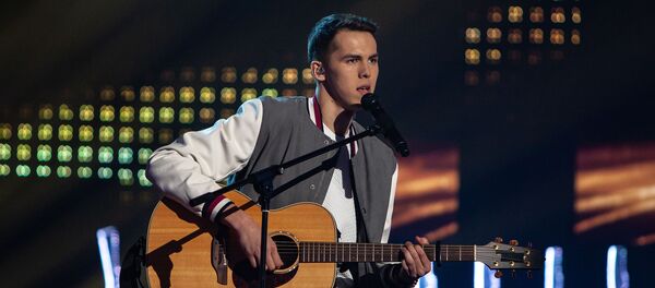 Кирилл Медников на шоу Песни на ТНТ - Sputnik Тоҷикистон