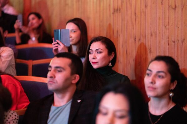 Маскав: Далер Назаров бо иҷрои суруде аз Лоиқ мухлисонро гирёнд Маскав: Далер Назаров бо иҷрои суруде аз Лоиқ мухлисонро гирёнд - Sputnik Тоҷикистон