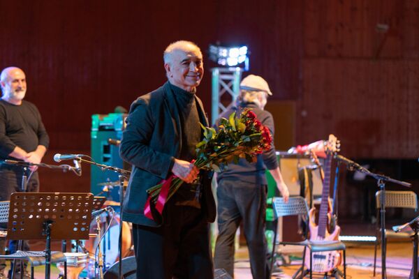 Маскав: Далер Назаров бо иҷрои суруде аз Лоиқ мухлисонро гирёнд Маскав: Далер Назаров бо иҷрои суруде аз Лоиқ мухлисонро гирёнд - Sputnik Тоҷикистон