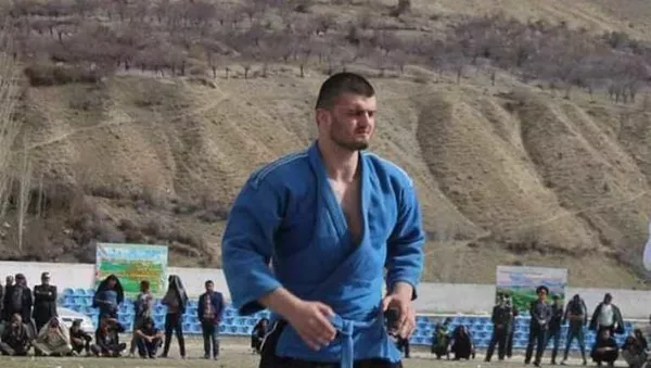 Фарёд Шайхов, паҳлавони номӣ аз сулолаи Шайховҳо, ғолиби куштии наврӯзӣ дар ВМКБ - Sputnik Тоҷикистон