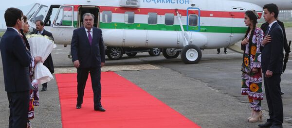 Президент Таджикисана в Бохтаре Хатлонской области Президент Таджикисана в Бохтаре Хатлонской области - Sputnik Тоҷикистон