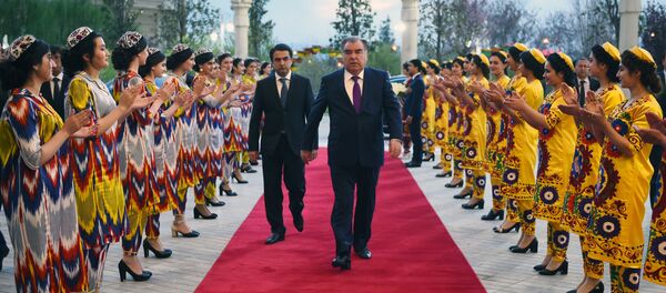 Президент Таджикистана Эмомали Рахмон и мэр Душанбе Рустам Эмомали Президент Таджикистана Эмомали Рахмон и мэр Душанбе Рустам Эмомали - Sputnik Тоҷикистон