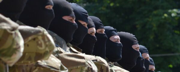 Бойцы батальона Азов приняли присягу в Киеве перед отправкой на Донбасс - Sputnik Таджикистан