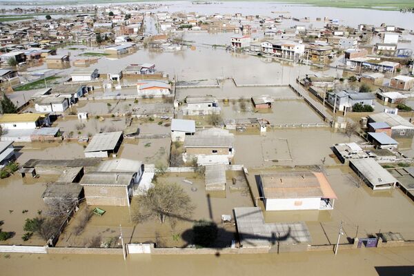 Вид на затопленные улицы провинции Голестан в Иране  - Sputnik Таджикистан