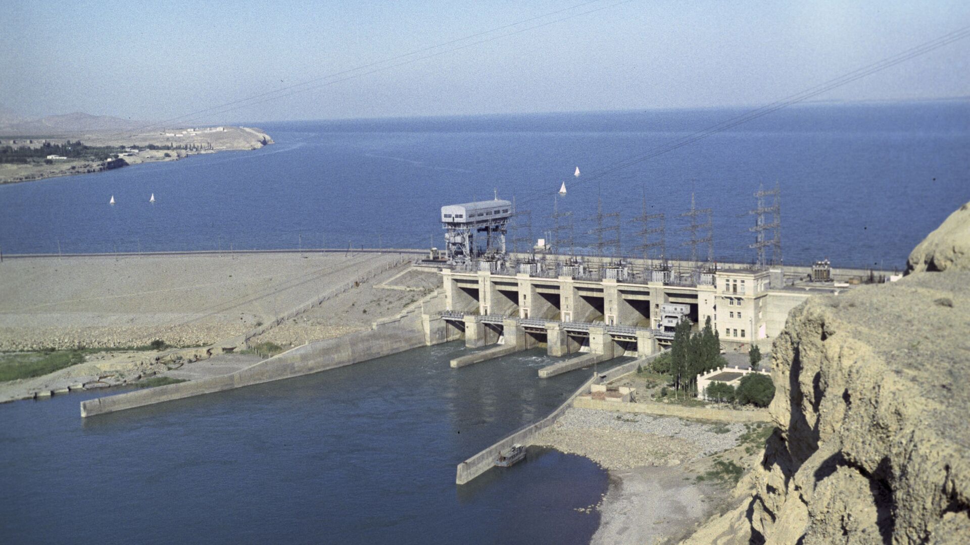 Кайраккумская ГЭС, архивное фото - Sputnik Таджикистан, 1920, 22.02.2022