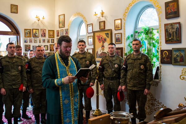 В храм при 201-й РВБ передали икону Дмитрия Донского В храм при 201-й РВБ передали икону Дмитрия Донского - Sputnik Таджикистан