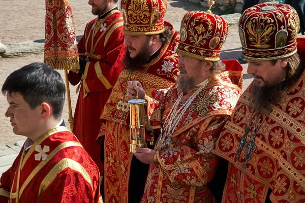 Встреча Благодатного огня в Севастополе Встреча Благодатного огня в Севастополе - Sputnik Таджикистан