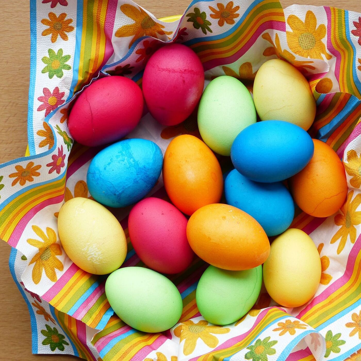 Яйца-зайчики из ткани к весеннему празднику