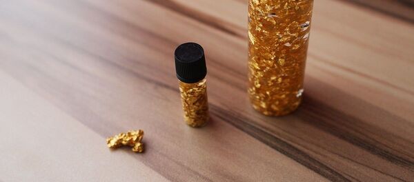 Золото в емкостях, архивное фото Золото в емкостях, архивное фото - Sputnik Таджикистан