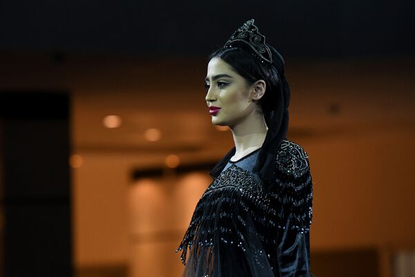 Показ Haute couture в комлексе Заркайнар в рамках Uzbekistan Fashion Week - Sputnik Таджикистан