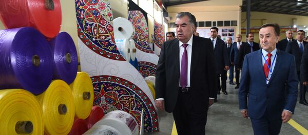 Глава РТ Эмомали Рахмон открыл в Бустоне предприятие Сугдполитекс по выпуску полиэтилена - Sputnik Таджикистан