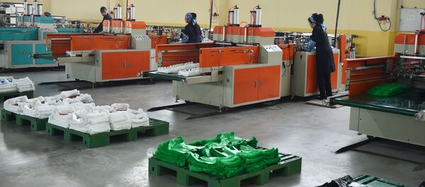 Завод по производству полиэтиленовых пакетов в Согдийской области - Sputnik Тоҷикистон