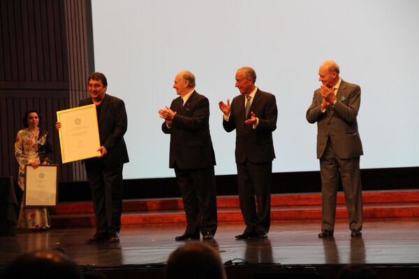 Ҷоизагирии Завқибеков ва Олимов аз дасти Оқохони IV ва президенти Португалия - акс - Sputnik Тоҷикистон