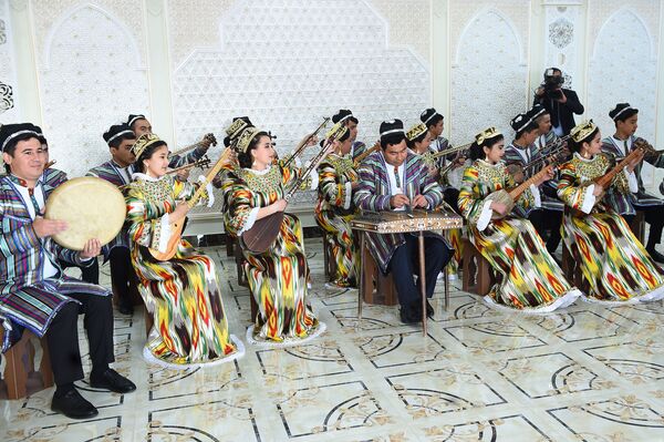 Концерт таджикских музыкантов на открытии Дворца культуры в Бободжон Гафуровском районе  - Sputnik Таджикистан