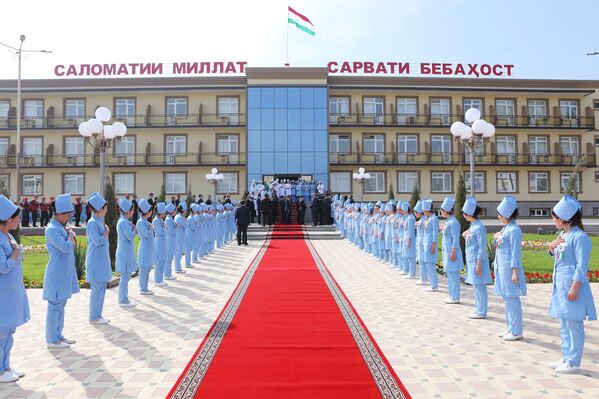 Открытие нового здания районной больницы №3 в Бободжон Гафуровском районе - Sputnik Таджикистан